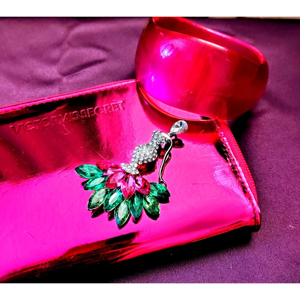 VICTORIA'S SECRET HOT PINK CLUTCH WRISTLET WALLET AND OTHER ACCESSORIES - Picture 5 of 13